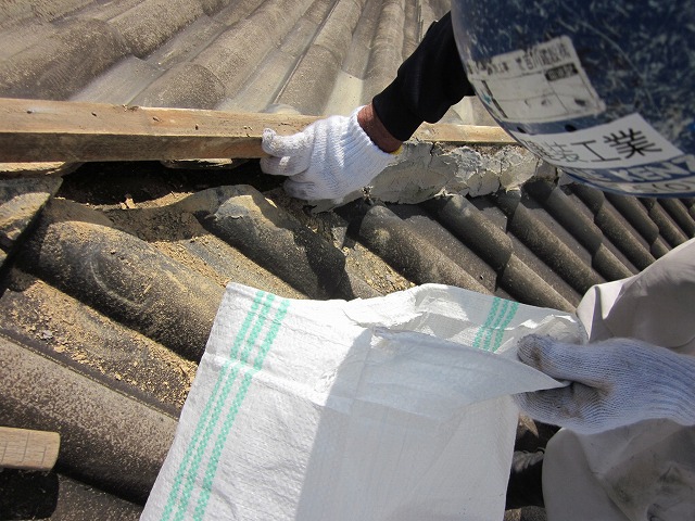 漆喰補填中の貫板